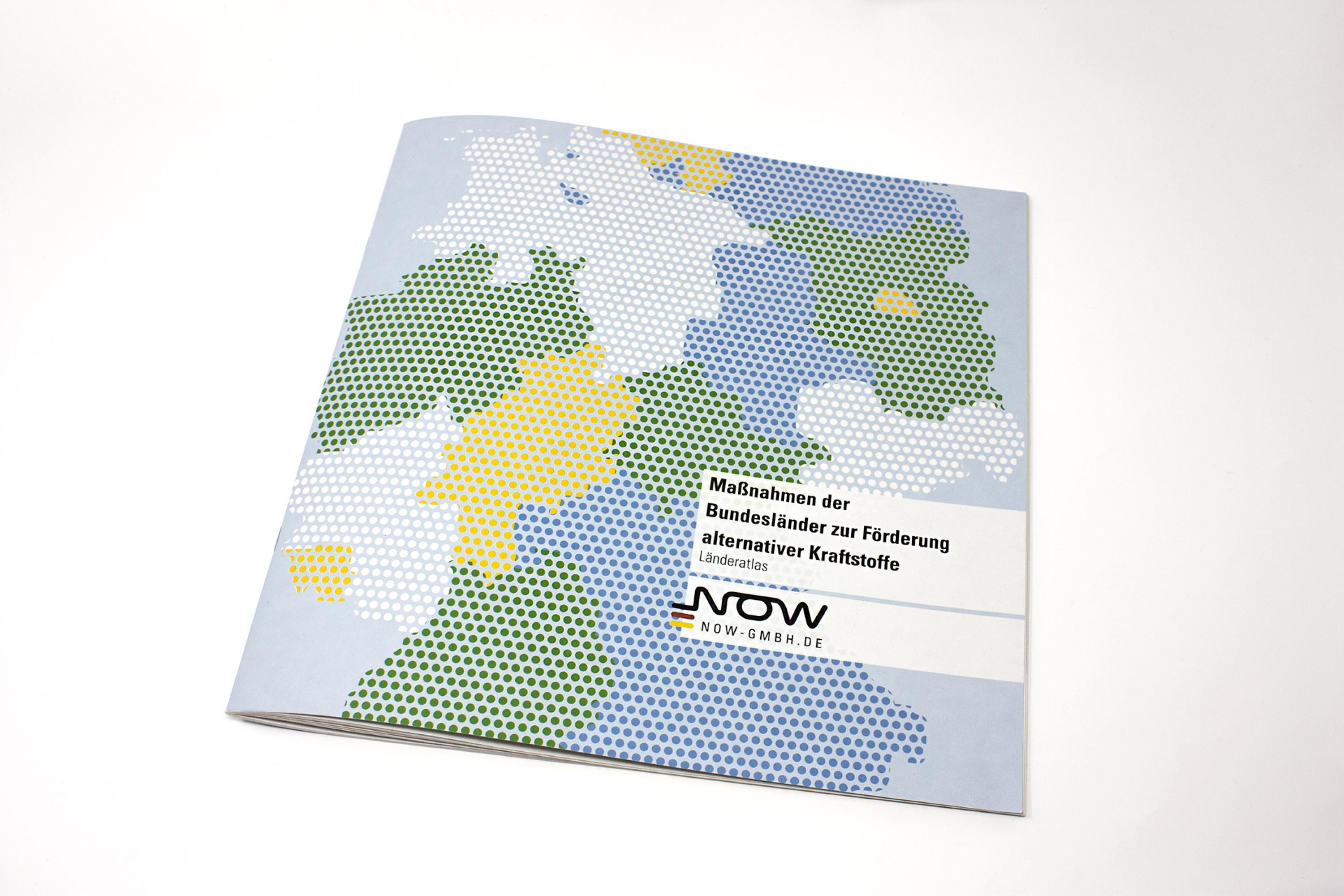 NOW-Laenderatlas-Broschuere-Design-Print-FORMLOS-Berlin-01
